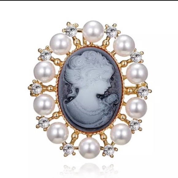 🎀Brand New Golden Era Brooch Comes In Gift Box 🎁 - Picture 2 of 6